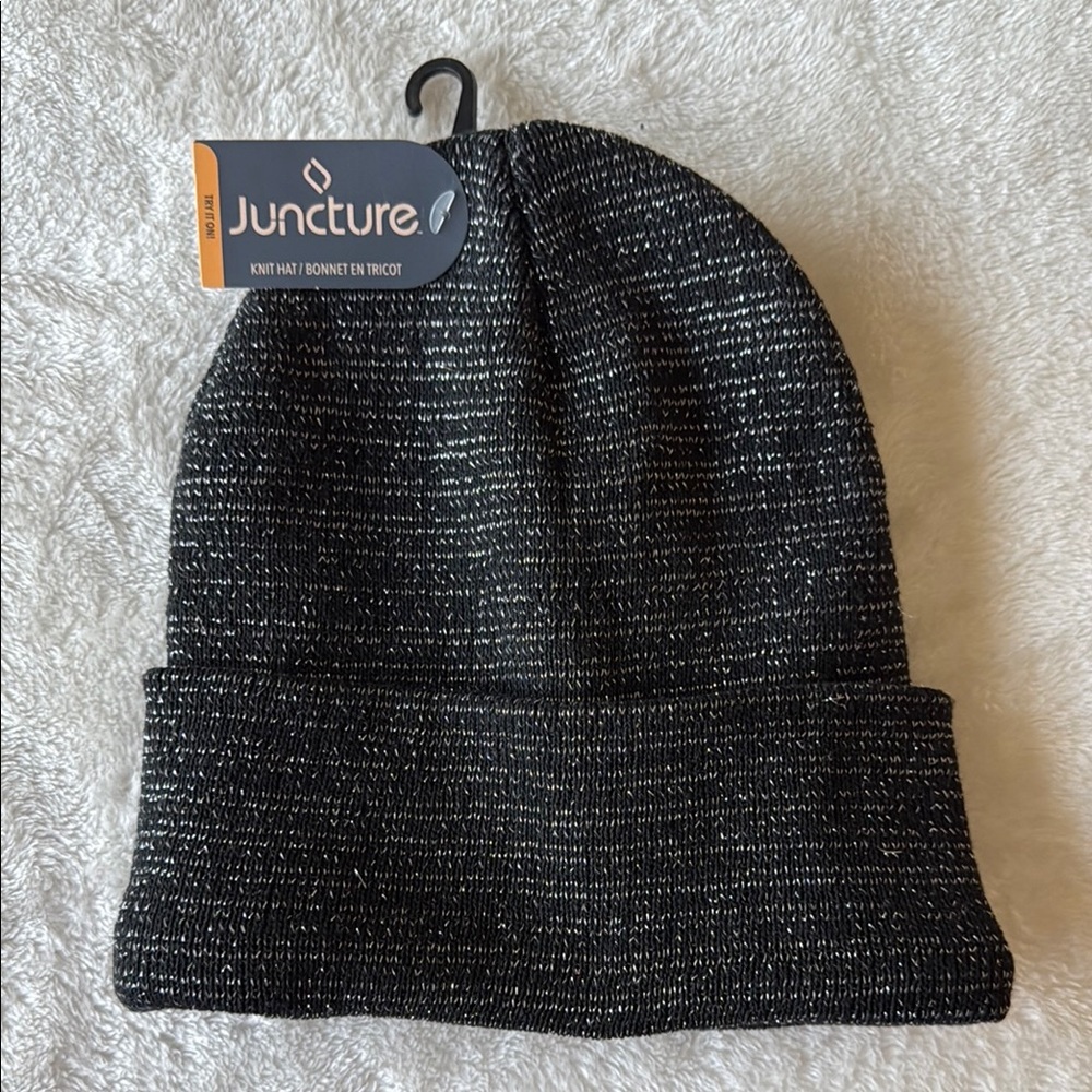 Juncture knit beanie had black shimmer thread